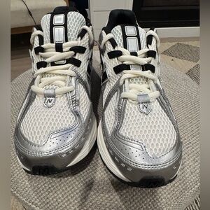 New Balance 1906R Silver Metallic Black Men’s 10.5 New Without Box